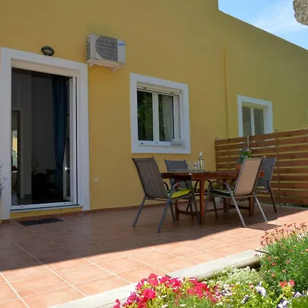 Apartmán Ermones Garden Apartment